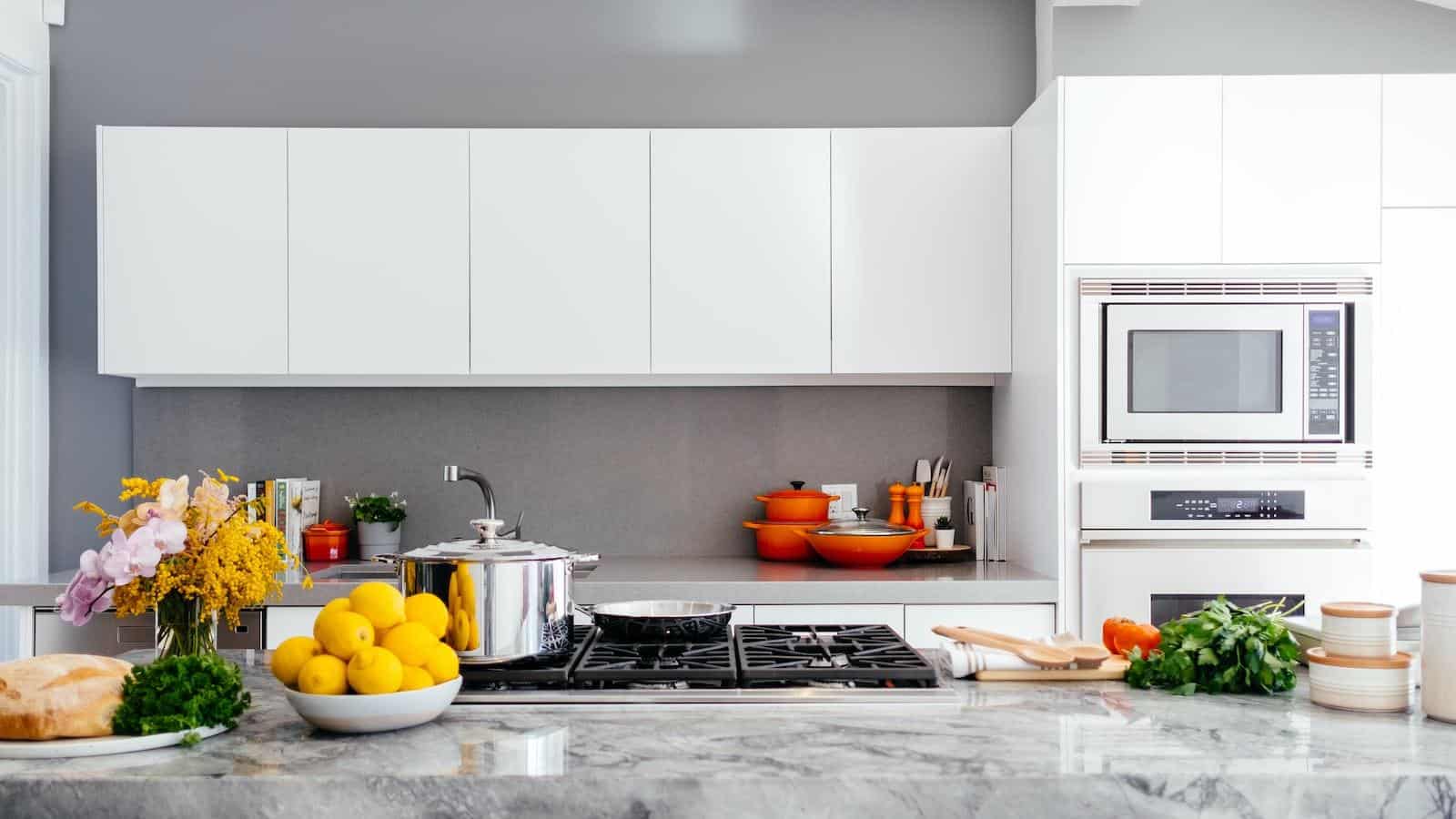 Revamp Your Palm Beach Oasis: Contemporary Kitchen Cabinets Set the Scene